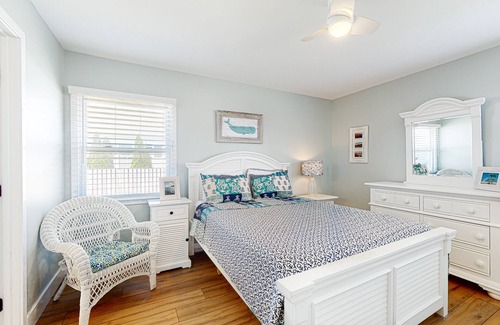 Little Salisbury House | Renovated, Dog-Friendly Home with Yard, AC & WiFi - Walk to the Beach & Bay