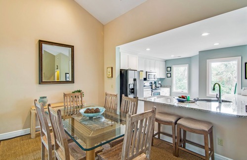 Isle of Palms Villa | Renovated townhome next to golf course w/community pool access- close to beach