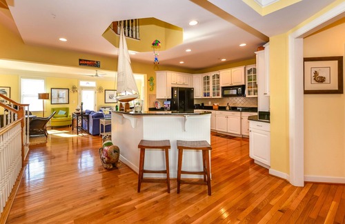 Sunset Island House | Restful Luxury 6 Bedroom House with WiFi In Gated Community On Bayside With Indoor/Outdoor Pools, Private Beaches, Restaurant, And More Just Ten Minutes From Beach!