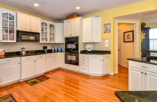 Sunset Island House | Restful Luxury 6 Bedroom House with WiFi In Gated Community On Bayside With Indoor/Outdoor Pools, Private Beaches, Restaurant, And More Just Ten Minutes From Beach!