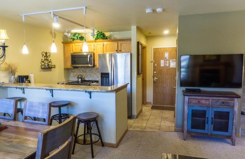 Historic District Apartment | River Mtn Lodge W314