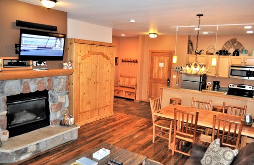 River Run Condo | River Run Village Walk To Gondola Pool Hot Tubs Restaurants and Shops DELUXE