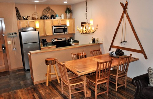 River Run Condo | River Run Village Walk To Gondola Pool Hot Tubs Restaurants and Shops DELUXE