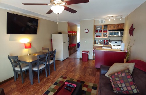 New Braunfels Condo | Riverfront Flotation Fun near the Tube Chute 1 Br Condo 3 min from Schlitterbahn
