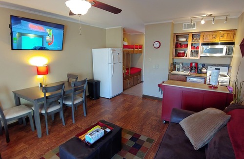 New Braunfels Condo | Riverfront Flotation Fun near the Tube Chute 1 Br Condo 3 min from Schlitterbahn