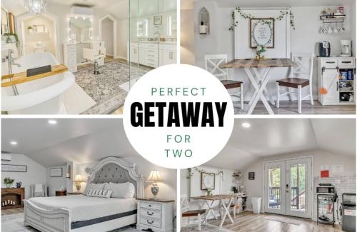 McQueeney House | Romantic Getaway Hideout | Soak, Sip, and Relax