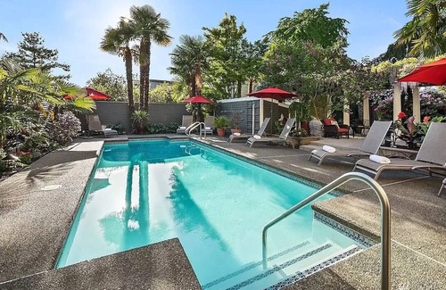 Broadway House | Room 202 - Unique Accommodations in Seattle's Capitol Hill