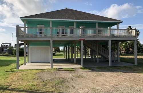 Crystal Beach House | Roomy 3 bedroom with great views of the Gulf of Mexico from oversized deck!