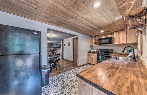 Ruidoso House | Ruidoso Mtn Hideout with Hot Tub and Covered Deck