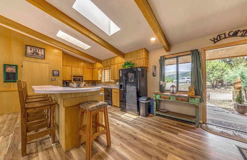 Alto Cabin | Rustic Alto Cabin w/Hot Tub, Deck & Fireplace!