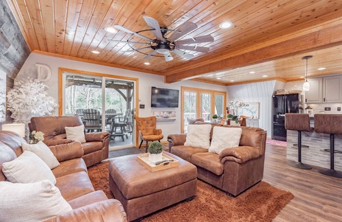 McHenry House | Rustic Lake Getaway Just Steps to Wisp & Fun