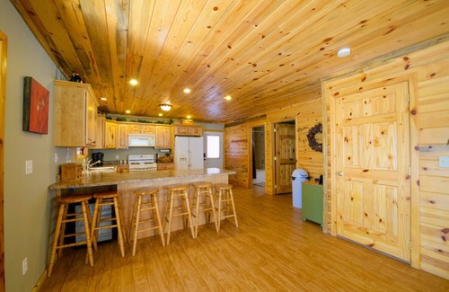 Duck Creek Village Cabin | S`more Fun Cabin great location in Strawberry & perfect homebase for activities