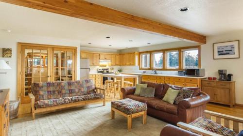 Neahkahnie Beach House | Seagrove by AvantStay Treetop Haven w Coastal Views