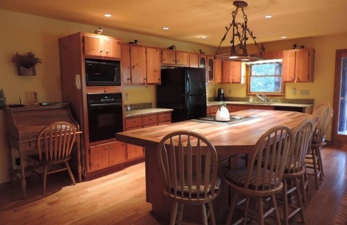 Ellijay Cabin | Secluded 3 Bedrooms, 2 1/2 Baths Cabin on the River with Fire Pit & Hot Tub