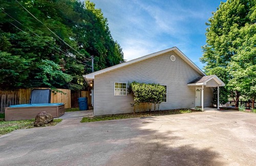 Sevierville House | Secluded in Paradise