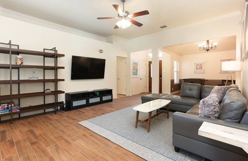 Schertz House | Selma Retreat - Central to SA/NB and close to Randolph AFB
