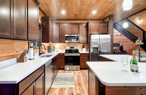 Chalet Village North House | Serenity Sunrise- Mtn VIEWS- Fire Pit- Gameroom
