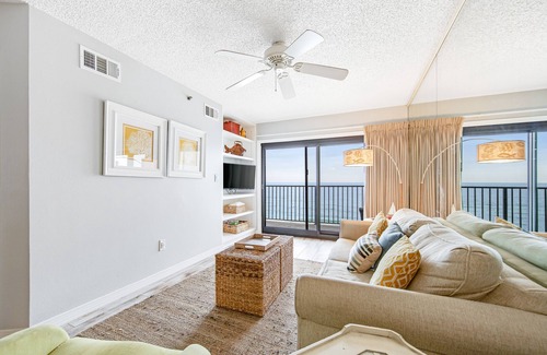 Navarre Beach Condo | Seventh-floor dog-friendly condo with incredible Gulf-front views & pool