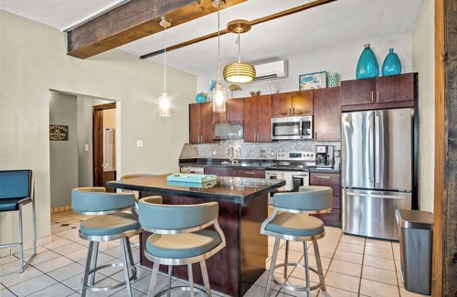 Port Aransas House | Shadow Palm Villa 1 Captain's Quarters/Private villas