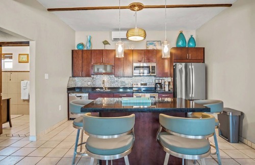 Port Aransas House | Shadow Palm Villa 1 Captain's Quarters/Private villas