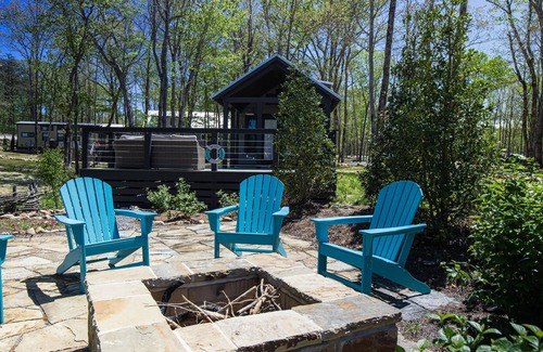Tracy City Cabin | Shore Beats Work at The Retreat at Water's Edge