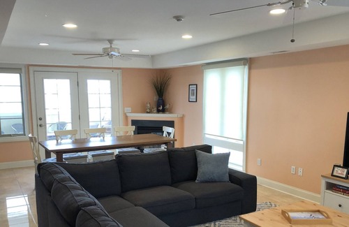 Gold Coast Condo | Short walk to the Beach! 4 bedroom, sleeps 9!