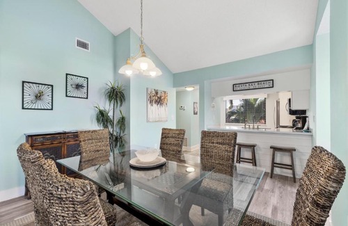 Siesta Key Apartment | Siesta Dunes Beach 201, Completely Renovated, 2 Bedrooms, Sleeps 6, Spa, Large Heated Pool, WiFi