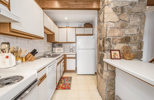 McHenry House | Ski Harbor 16 | Great Views, Community Pool!