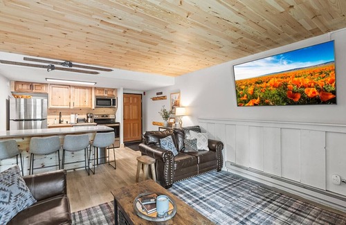 Peak 9 Apartment | Ski-In/Out Luxury 1 Blk to Main Pool+Hot Tub Sauna