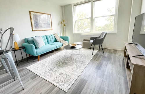 Mount Auburn Apartment | Sleepover: Pristine 1BD/1BA + Gym - Downtown Cincinnati