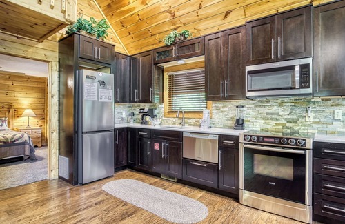 Black Bear Falls Cabin | Smoky Mountain Escape,$685 Free Attractions Tickets per paid day, Dollywood Inc