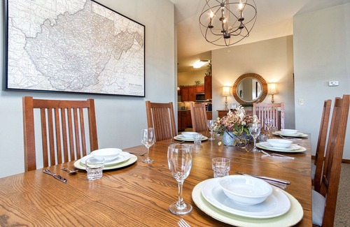 Snowshoe Condo | Soaring Eagle #405: 3 Br Location! Slope Side, Hot Tub