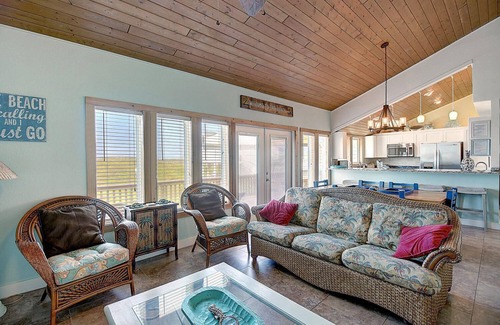 Port Aransas House | Sol to Soul LC1 is located in the beachfront Lost Colony Resort!