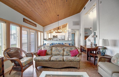 Port Aransas House | Sol to Soul LC1 is located in the beachfront Lost Colony Resort!