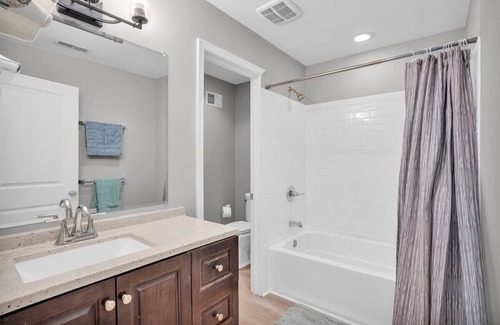 North Philadelphia West Apartment | Spacious 3-bedroom apartment with AC, WiFi near Temple in marvelous Philadelphia