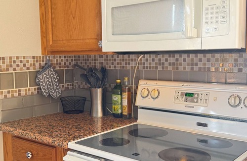 South Westminster House | Spacious 4-bedroom house with AC and 1GB WiFi in tranquil Arvada