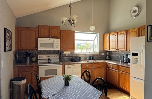 South Westminster House | Spacious 4-bedroom house with AC and 1GB WiFi in tranquil Arvada
