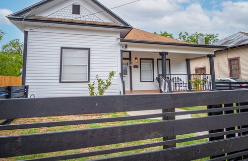 Denver Heights House | Spacious 4 BR Home Near River Walk 6 mins drive
