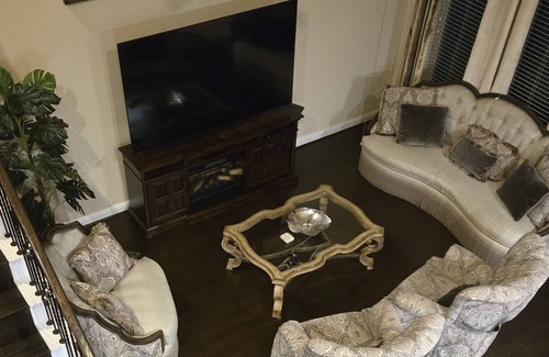 Iowa Colony House | Spacious 5-bedroom house in charming Rosharon with WiFi and fitness room