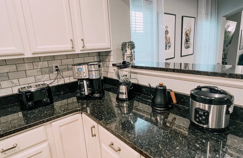 Berkley House | Spacious, Fun, Great for Large Groups 10 min from downtown!