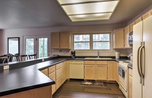 Ruidoso House | Spacious Hideaway in Ruidoso w/Multi-Level Deck!