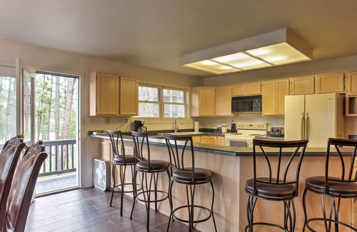 Ruidoso House | Spacious Hideaway in Ruidoso w/Multi-Level Deck!