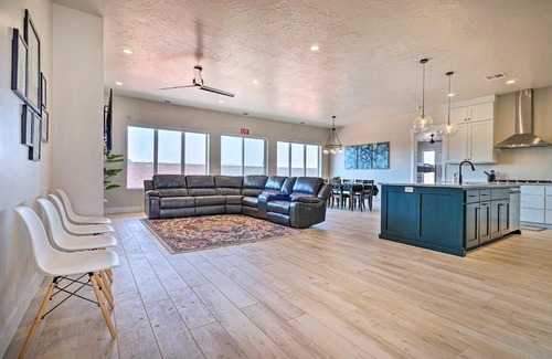 Hurricane House | Spacious Home 3 Mi to Sand Hollow Lake and Golf