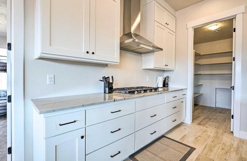 Hurricane House | Spacious Home 3 Mi to Sand Hollow Lake and Golf