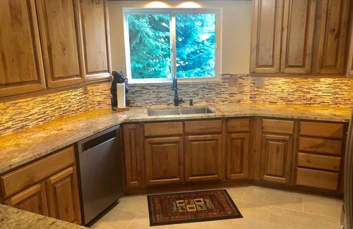 Mountain House Condo | Spacious Luxury Condo Private Hot Tub and Sanua in Unit 1000' to ski lift