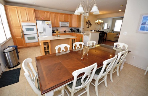 Sunset Island House | Splendid Luxury 5 Bedroom Townhouse with WiFi In Gated Community On Bayside With Indoor/Outdoor Pools, Private Beaches, Restaurant, And More Just Ten Minutes From Beach!