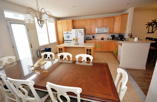 Sunset Island House | Splendid Luxury 5 Bedroom Townhouse with WiFi In Gated Community On Bayside With Indoor/Outdoor Pools, Private Beaches, Restaurant, And More Just Ten Minutes From Beach!