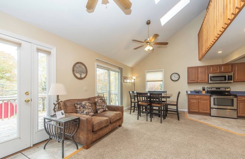 Thayerville House | Split Lakefront Gem w/Pool Table & Dock Slip