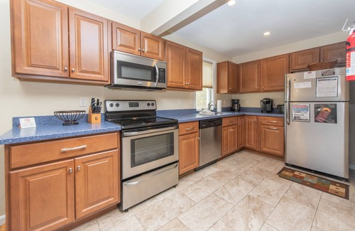 Thayerville House | Split Lakefront Gem w/Pool Table & Dock Slip