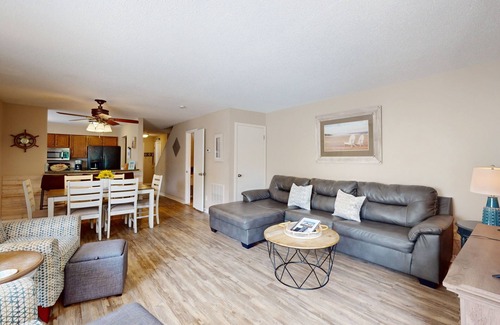 Hilton Head Island Condo | Springwood Villas Condo near South Forest Beach with Pool & Tennis
